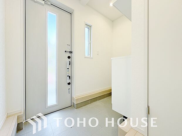 毎日みんなを見送り、そして迎え入れる場所だから。帰りたくなる家をテーマに設計した、自慢の玄関です。