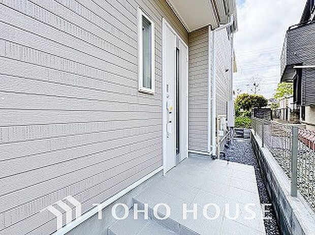 毎日みんなを見送り、そして迎え入れる場所だから。帰りたくなる家をテーマに設計した、自慢の玄関です。