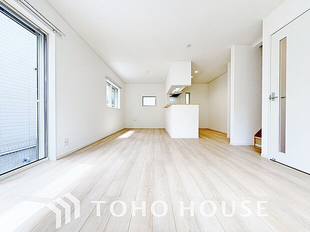 家族の暮らしに思いを馳せて、日常のワンシーンを表現したリビングダイニング。