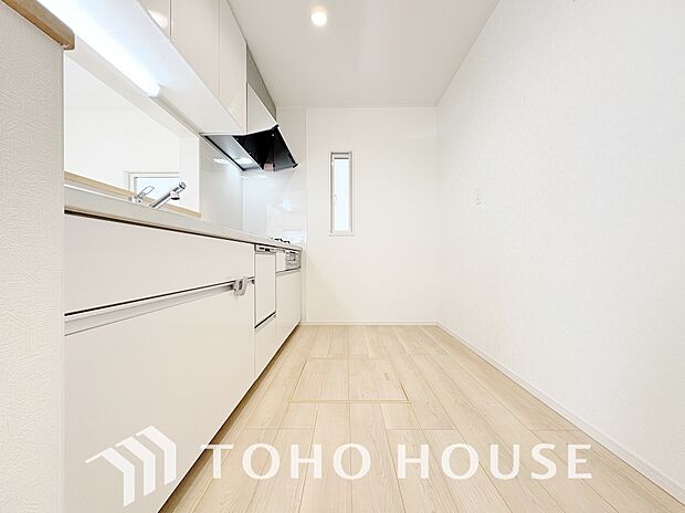 広々としたキッチンスペースで作業ができると、お料理の腕も日に日に上がりそうな気がしてきます。