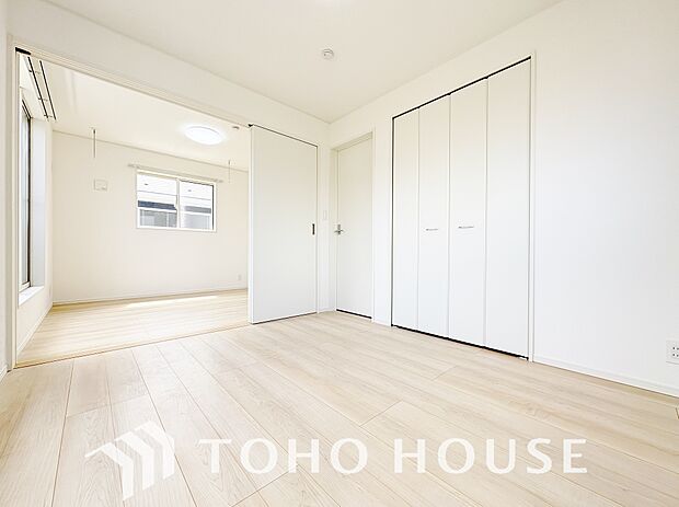 白を基調とした室内は、明るい住空間を造り出すだけでなく、清潔感をもたらしてくれます。