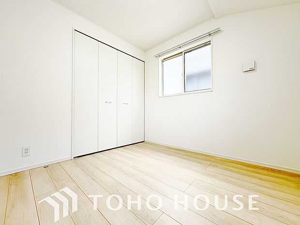 一日の疲れを癒やしてくれる主寝室。時を忘れて過ごす場所として過ごせるお部屋。