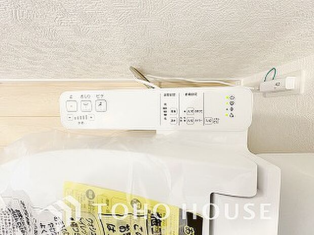 おしりを優しく洗ってくれるだけではなく、便座を優しい温度で温め、快適さを創出します。