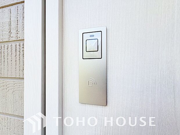 ボタンやカードひとつで鍵の施錠・解錠が出来ます。補助錠として鍵穴のない電子錠を選ぶ方も増加中。