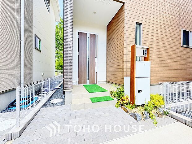 毎日みんなを見送り、そして迎え入れる場所だから。帰りたくなる家をテーマに設計した、自慢の玄関です。