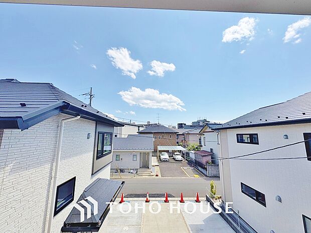 その豊かな眺望にふさわしい空間には、通風・採光にも優れ、心地よい光と風があふれています。