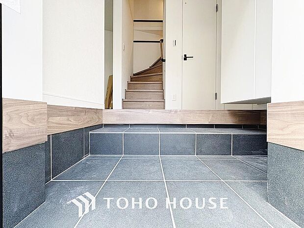 ダウンライトを使用しお洒落に演出。帰りたくなる家をテーマに設計。いつも「人」と「家」の間に・・・。