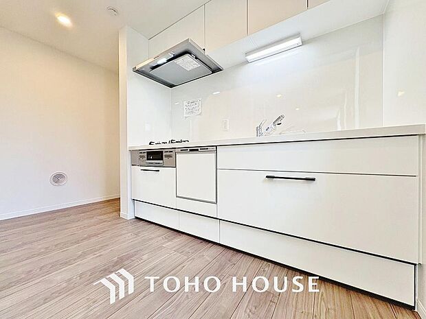 広々としたキッチンスペースで作業ができると、お料理の腕も日に日に上がりそうな気がしてきます。