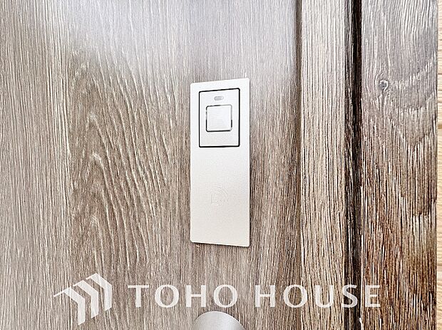 ボタンやカードひとつで鍵の施錠・解錠が出来ます。補助錠として鍵穴のない電子錠を選ぶ方も増加中。