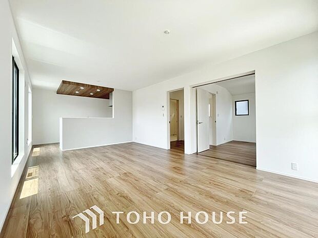 朝は爽やかな日差しを浴びながら、家族みんなでおいしい朝食。昼下がりにはのんびりと過ごすひと時。