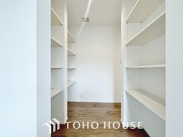 パントリーは食品庫として使われるほか、災害時の非常食の置き場所としても非常に便利です！