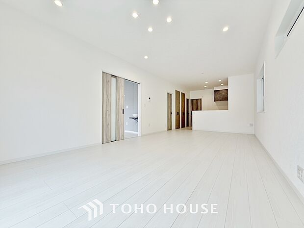 くつろぎを愉しむリビングルームは憩いの場となります。ライフスタイルに新しいゆとりをもたらします。