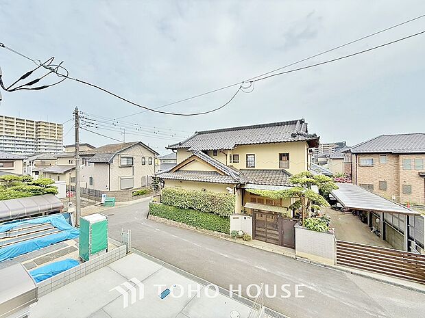 その豊かな眺望にふさわしい空間には、通風・採光にも優れ、心地よい光と風があふれています。