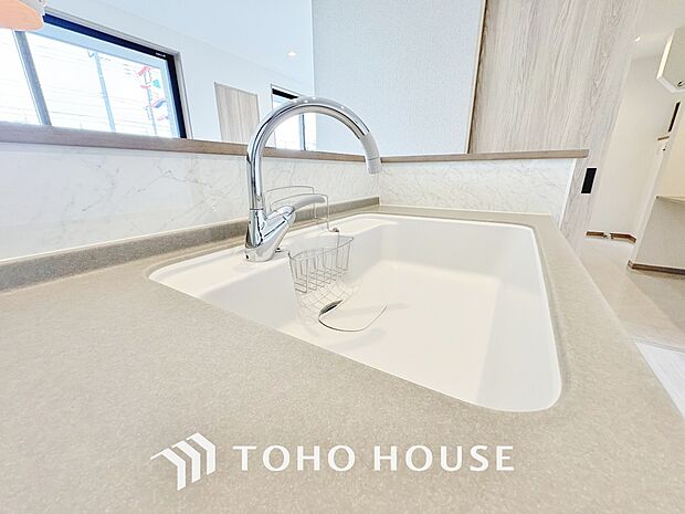 人工大理石シンクを採用しております。汚れも落ちやすく、掃除が楽になります。