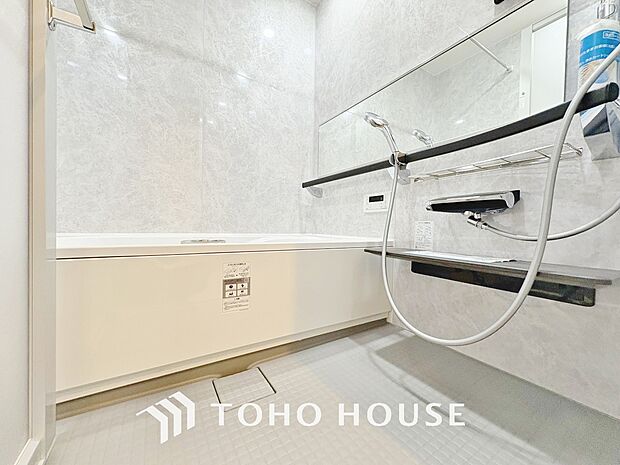 心地よいバスタイムを演出する浴室はゆとりあるサイズを採用。
