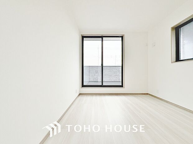 白を基調とした室内は、明るい住空間を造り出すだけでなく、清潔感をもたらしてくれます。