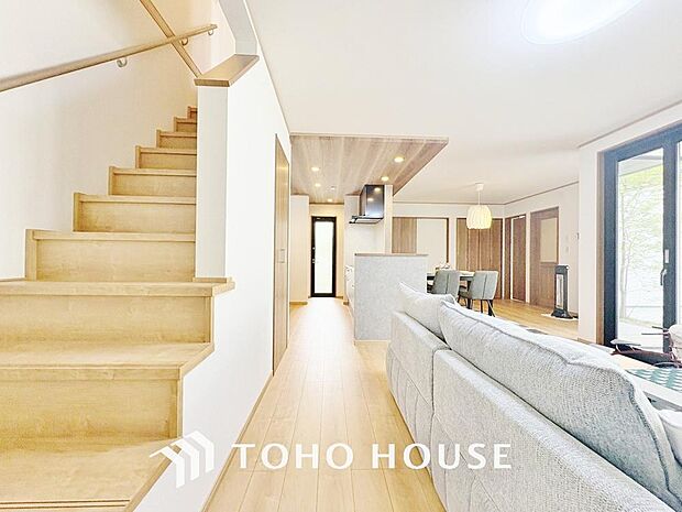 ここにはみんなが集い、食事と楽しい会話が始まる。そんな幸せを感じさせてくれる場所でありたい。