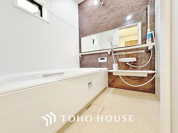 心地よいバスタイムを演出する浴室はゆとりあるサイズを採用。