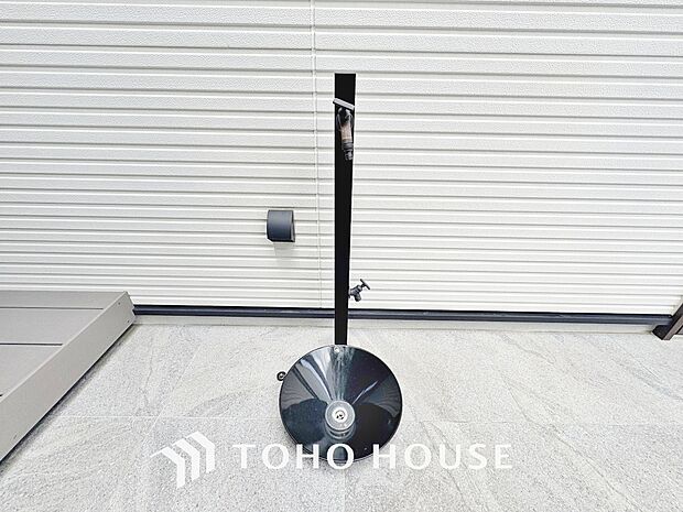 洗車の手入れや外回りのお掃除の際など、あると便利な外に立水栓がございます。