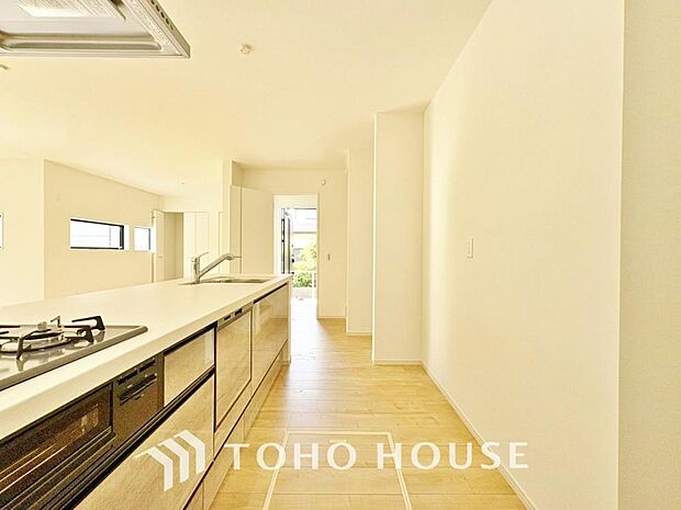 広々キッチンを採用。みんなで作った料理を召し上がりながらの会話は、どのような物になるのでしょうか。