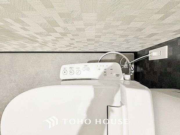 おしりを優しく洗ってくれるだけではなく、便座を優しい温度で温め、快適さを創出します。