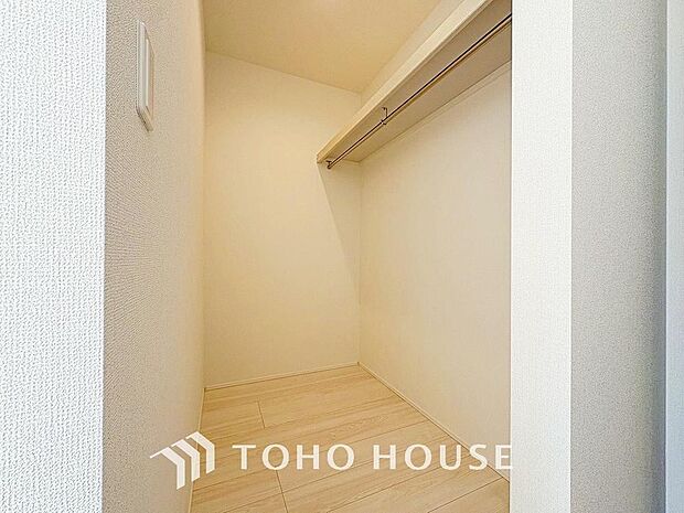 たっぷりと荷物が入るウォークインクローゼット。ぜひ現地で広さを確かめてください。