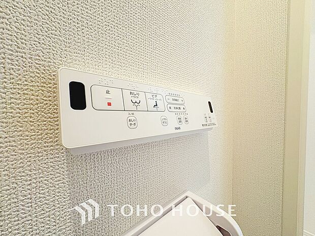 おしりを優しく洗ってくれるだけではなく、便座を優しい温度で温め、快適さを創出します。