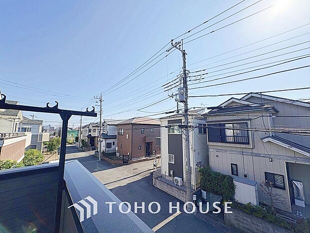 その豊かな眺望にふさわしい空間には、通風・採光にも優れ、心地よい光と風があふれています。