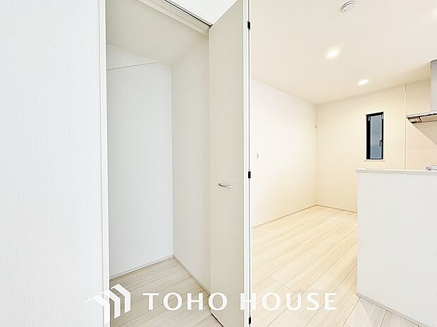 パントリーは食品庫として使われるほか、災害時の非常食の置き場所としても非常に便利です！