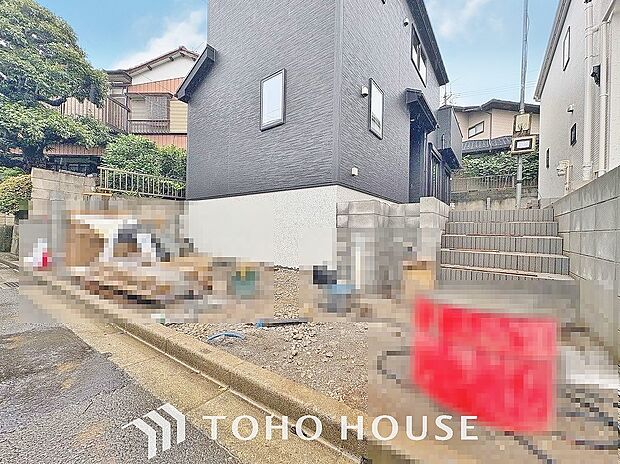 近隣の駐車場まで歩く必要がなく、子どもや高齢者がいる世帯は駐車場から自宅までの距離が短い方が便利です