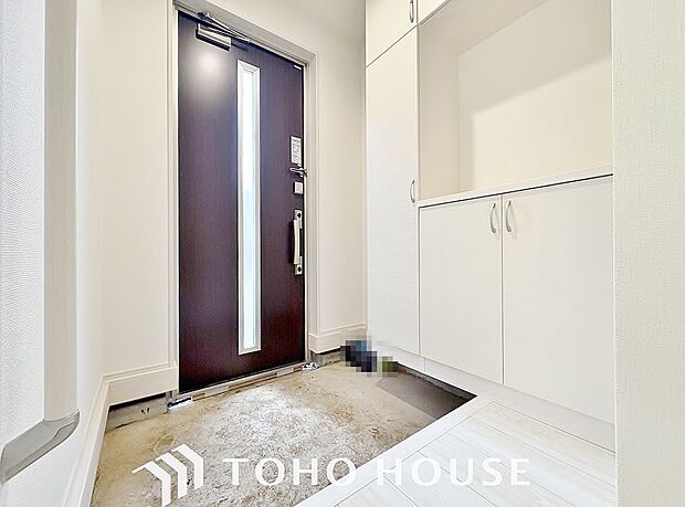 シューズボックスは限られた玄関スペースでも収納を取れる為、玄関内をすっきり片付けることができます。