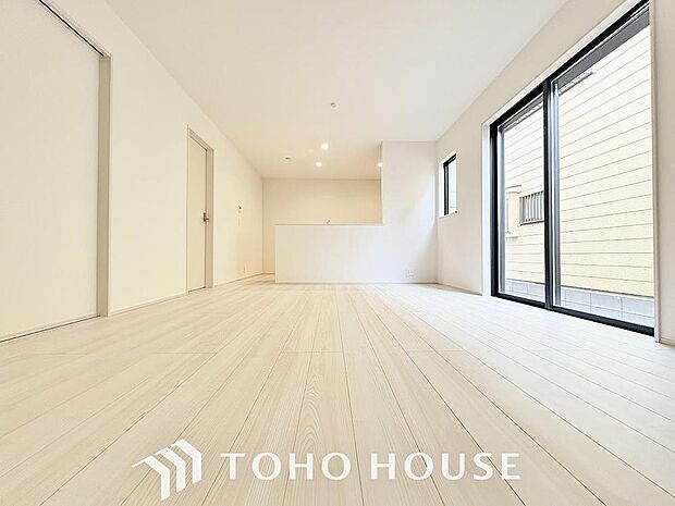 作り手の「気持ちの良いリビングでお過ごししていただきたい」という思いを感じさせます。