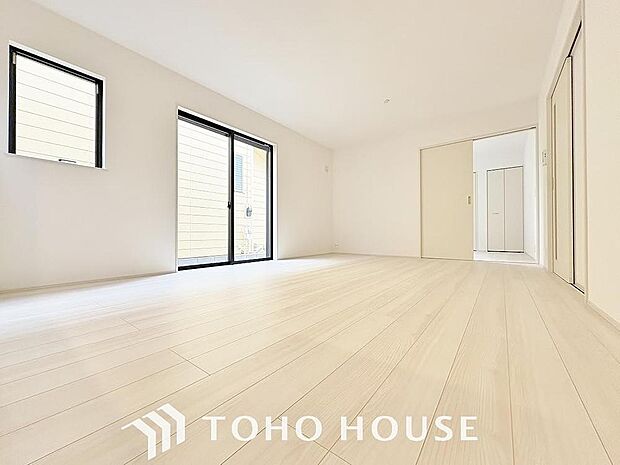 家族の暮らしに思いを馳せて、日常のワンシーンを表現したリビングダイニング。