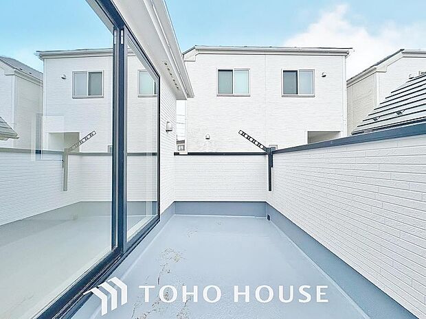 手を伸ばせば、ふれることが出来そうな環境が、そのままインテリアになったような印象です。