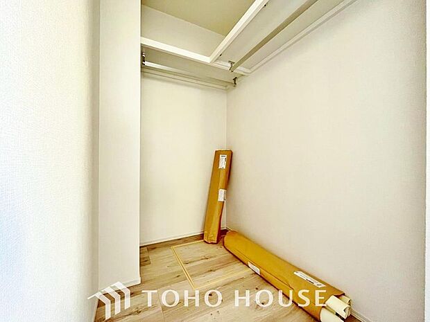 たっぷりと荷物が入るウォークインクローゼット。ぜひ現地で広さを確かめてください。