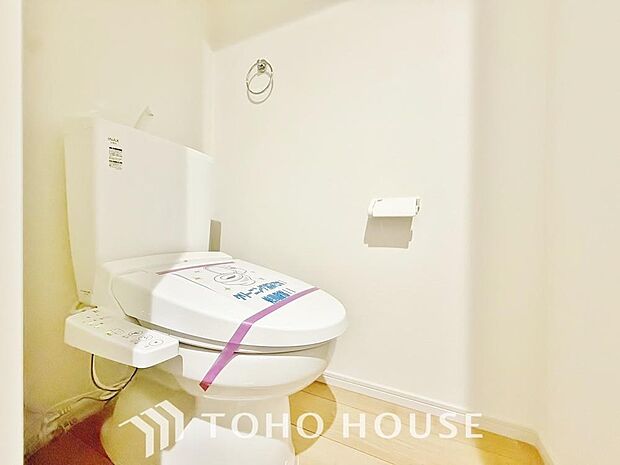 トイレには快適な温水洗浄便座付です。