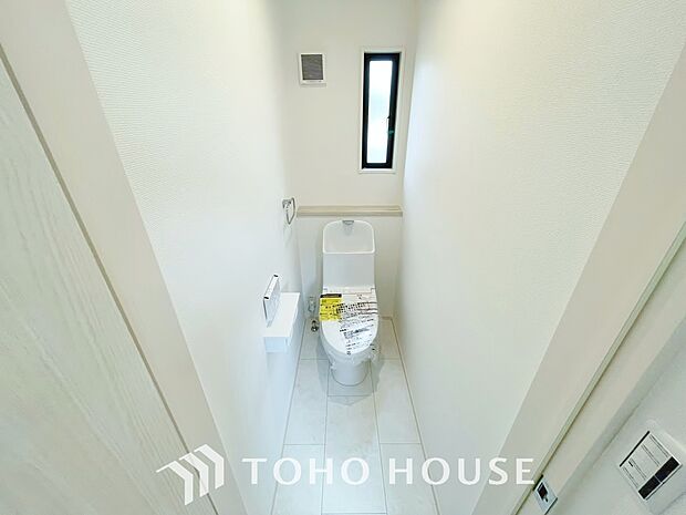 清潔な空間であって頂けますように、目に留まるだけではなく、汚れをふき取り易いフロアと壁紙をチョイス。