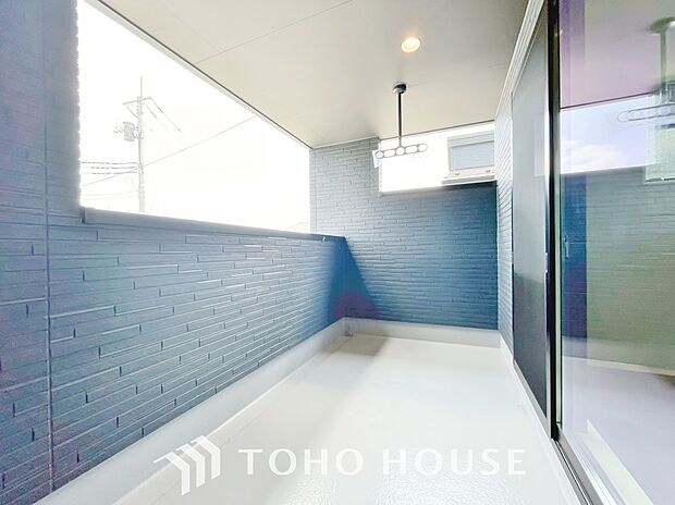 インナーバルコニー完備。植物の日光浴の場所としても、趣味の作業スペースとしてもご活用して頂けます。