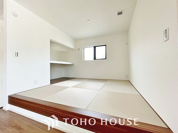 日本で生まれた世界に誇る文化の一つ、和み室こと畳コーナーで、畳がある幸せを満喫して頂けます。