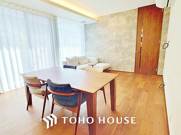 家族皆が集まる場所だからこそ、一番明るく使い勝手のいい空間に仕上げております。