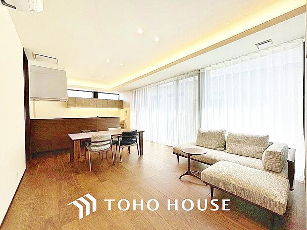 作り手の「気持ちの良いリビングでお過ごししていただきたい」という思いを感じさせます。