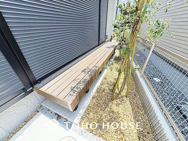 通風と採光を考慮した設計は地域の鼓動を感じ、お寛ぎ頂くことが可能。採光や夜空の輝きが癒しを演出。