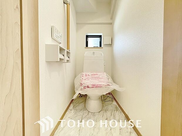 清潔な空間であって頂けますように、目に留まるだけではなく、汚れをふき取り易いフロアと壁紙をチョイス。