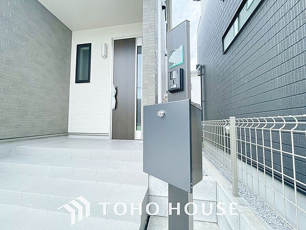 数字を回して施解錠できるダイヤルや暗証番号を設定するタイプなどがあり防犯効果が高まります。