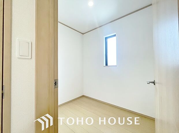 フリースペースは会議中の声が外に漏れず、作業に集中できます。オン・オフの切り替えがし易い環境ですね。