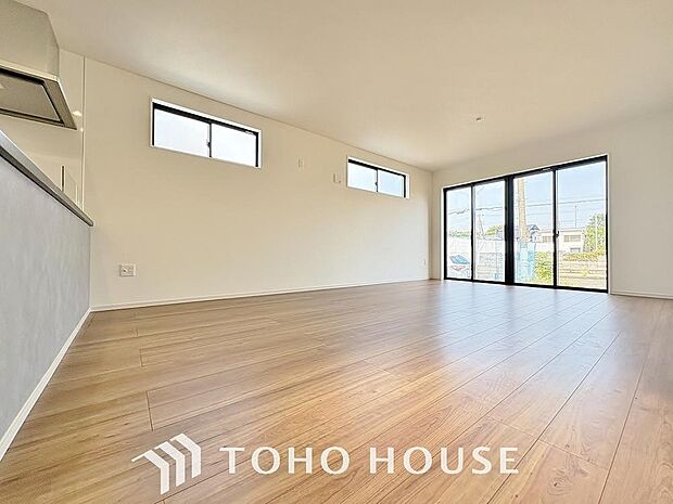 家族みんなが共に過ごす大切な時間。広々開放的なリビングはいつも快適で笑顔溢れる空間に。