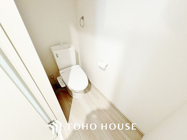 おしりを優しく洗ってくれるだけではなく、便座を優しい温度で温め、快適さを創出します。