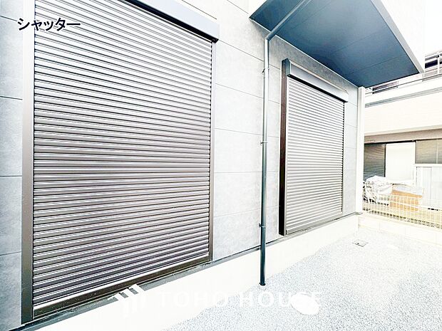 防犯機能のシャッターを完備しております。女性のチカラでも開閉が可能ですのでラクラクな所も便利です。