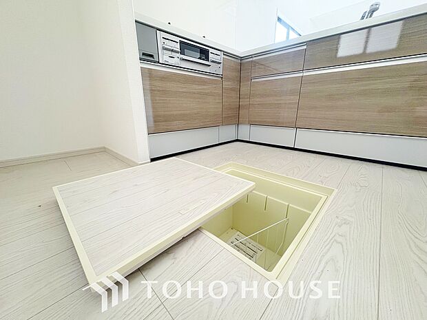 床下収納は収納スペースだけでなく、お住まいを点検する上での大事な部分となっております。