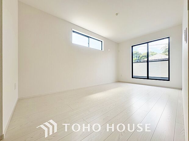 一日の疲れを癒やしてくれる主寝室。時を忘れて過ごす場所として過ごせるお部屋。